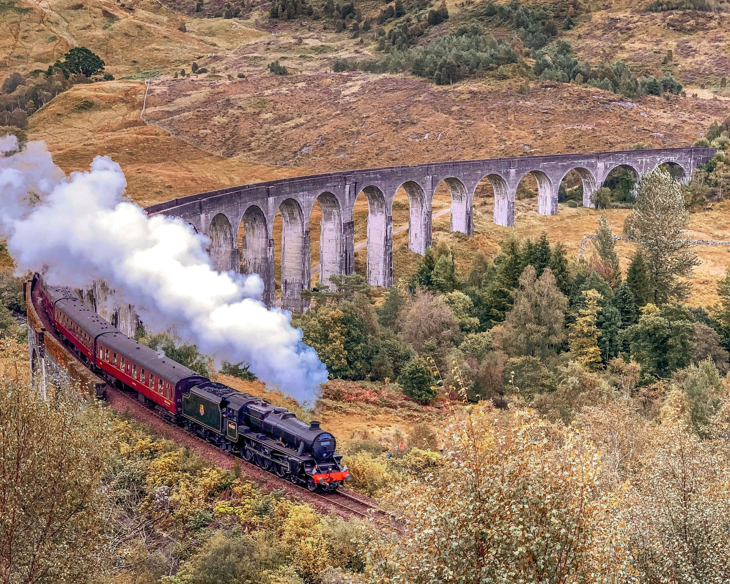 jacobite glenfinnan viaduct steam train days out UK
