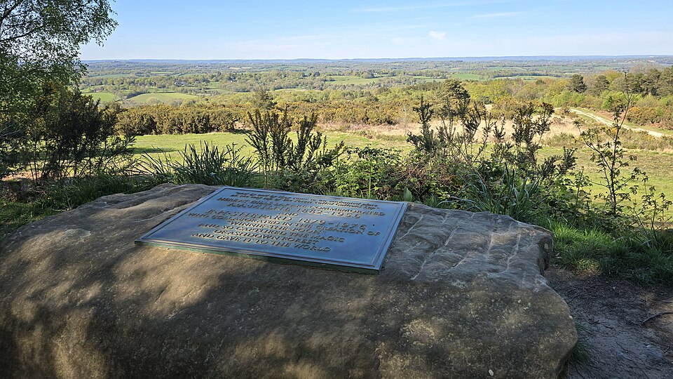 AA_Milne_and_EH_Shepard_memorial_in_Ashdown_Forest Winnie the Pooh day trip UK AA_Milne_and_EH_Shepard_memorial_in_Ashdown_Forest Winnie the Pooh day trip UK